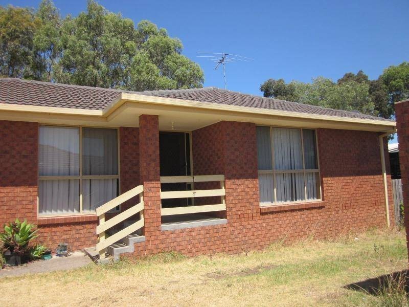 2/11 Elgata Close, Meadow Heights VIC 3048