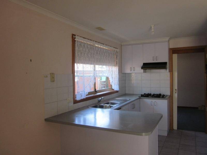 2/11 Elgata Close, Meadow Heights VIC 3048