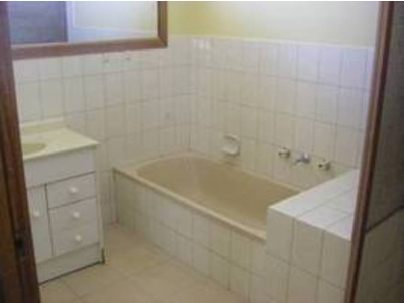 2/51 Rokewood Crescent, Meadow Heights VIC 3048