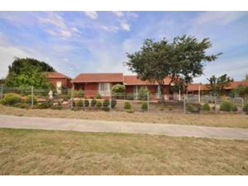 15 Peppermint Grove, Meadow Heights VIC 3048