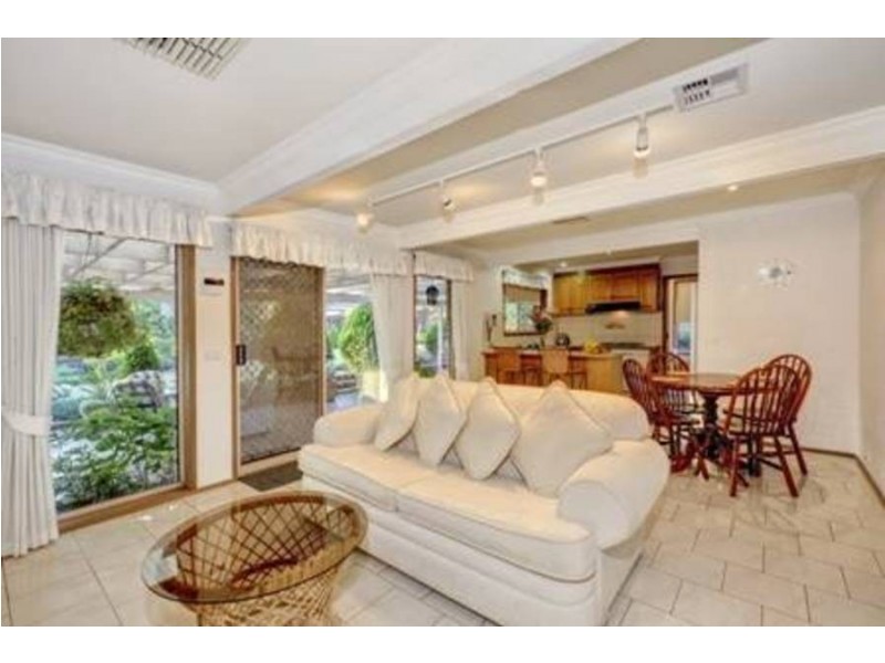 4 Weir Court, Roxburgh Park VIC 3064