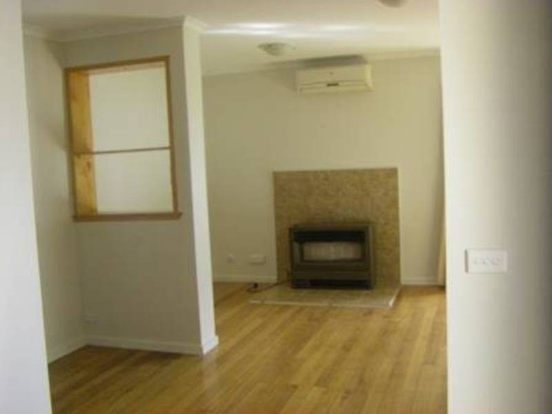 10 Lubeck Court, Meadow Heights VIC 3048