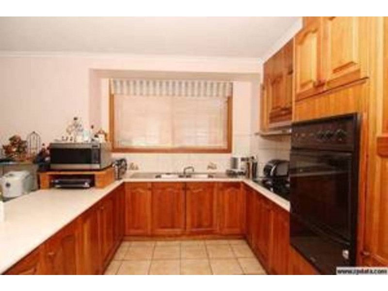 1/18 Pinnaroo Circuit, Meadow Heights VIC 3048