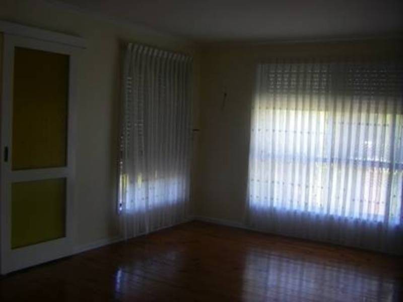 63 Rokewood Crescent, Meadow Heights VIC 3048