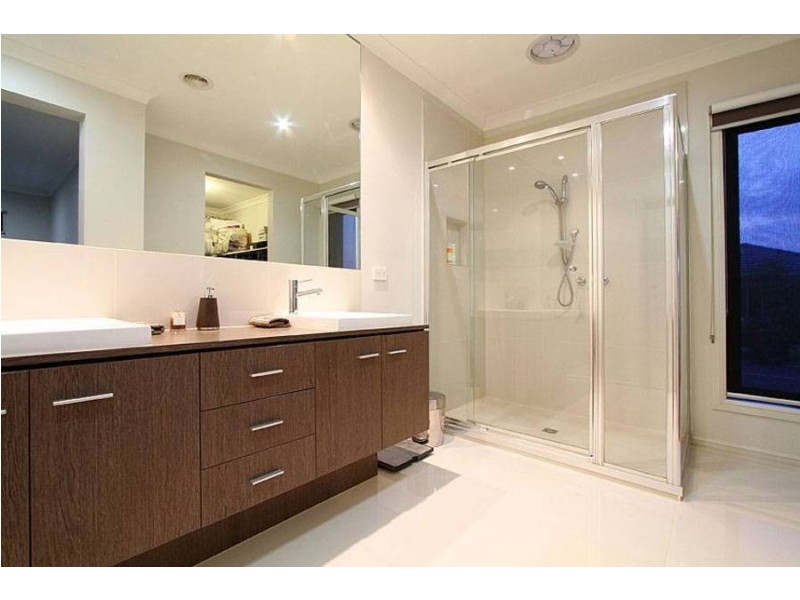 20 Moffat Drive, Lalor VIC 3075
