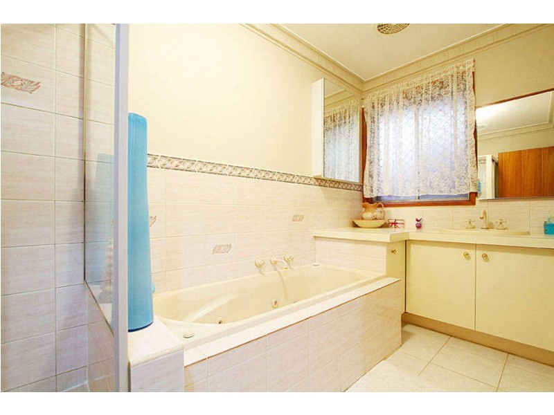 11 Hawthorn Road, Northcote VIC 3070