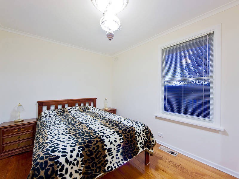 26 Valley Crescent, Glenroy VIC 3046