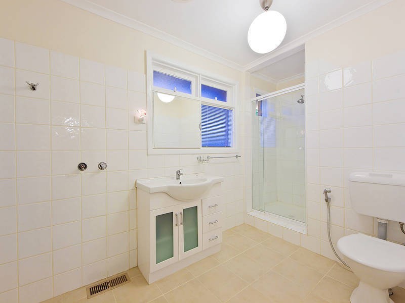 26 Valley Crescent, Glenroy VIC 3046