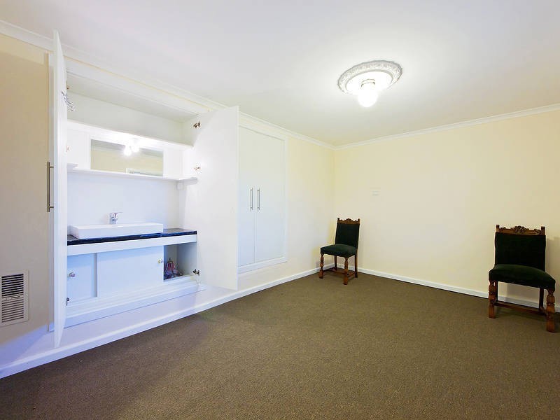 26 Valley Crescent, Glenroy VIC 3046