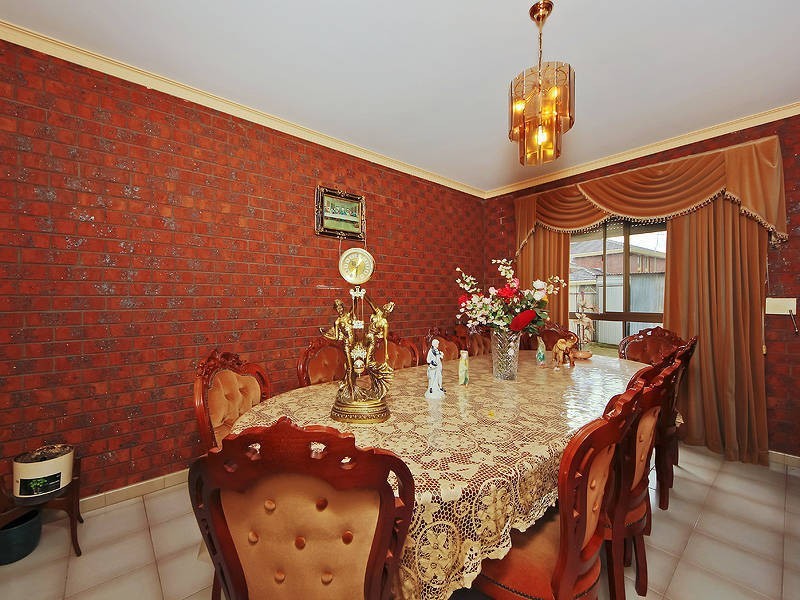 8 Claremont Crescent, Reservoir VIC 3073