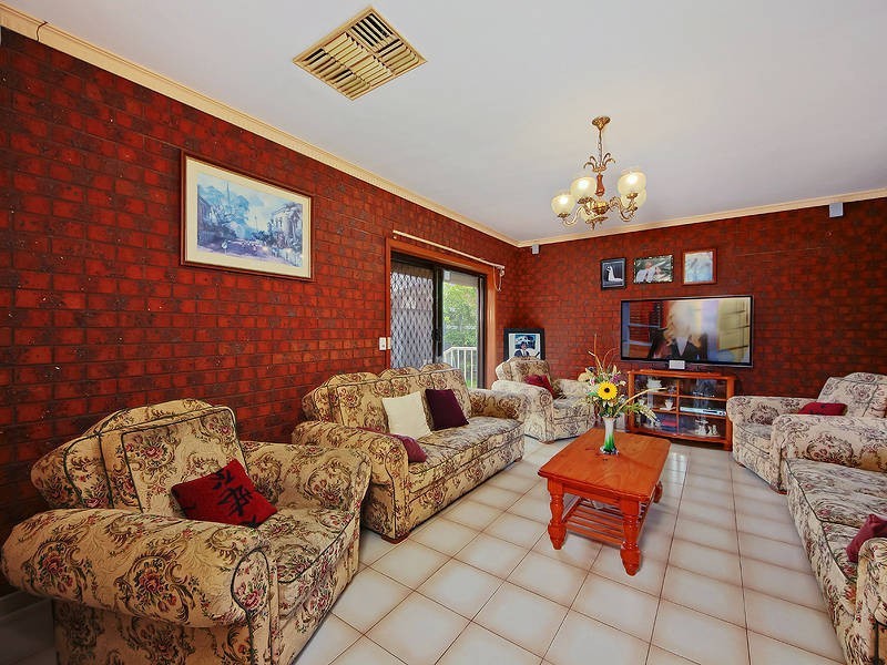 8 Claremont Crescent, Reservoir VIC 3073