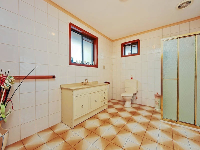 8 Claremont Crescent, Reservoir VIC 3073