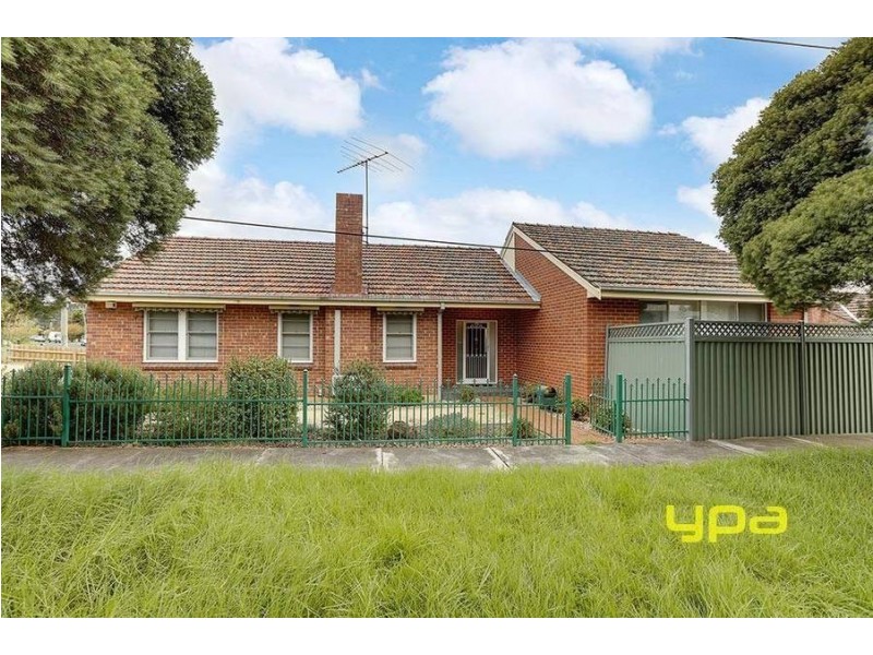 17 Moore Crescent, Reservoir VIC 3073