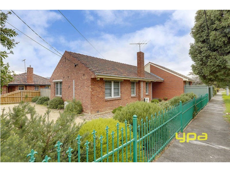 17 Moore Crescent, Reservoir VIC 3073