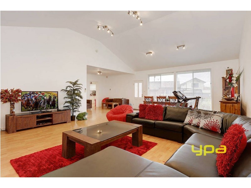 17 Moore Crescent, Reservoir VIC 3073