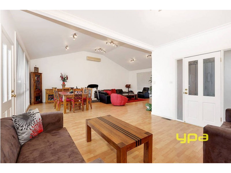 17 Moore Crescent, Reservoir VIC 3073