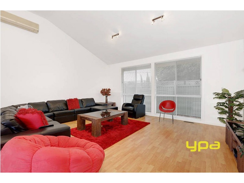 17 Moore Crescent, Reservoir VIC 3073