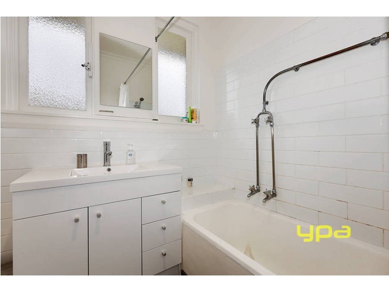 17 Moore Crescent, Reservoir VIC 3073