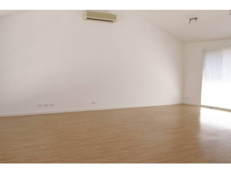 17 Moore Crescent, Reservoir VIC 3073