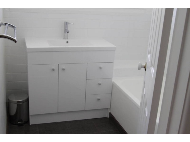 17 Moore Crescent, Reservoir VIC 3073