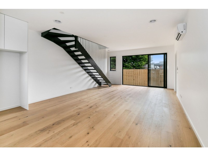 2/12 Kangerong Avenue, Dromana VIC 3936