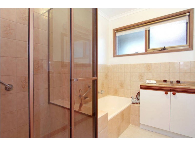 1 Howqua Drive, Rosebud West VIC 3940