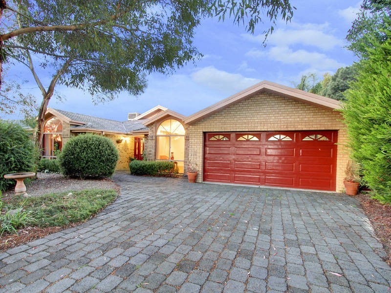 4 Golf Course Circle, Safety Beach VIC 3936