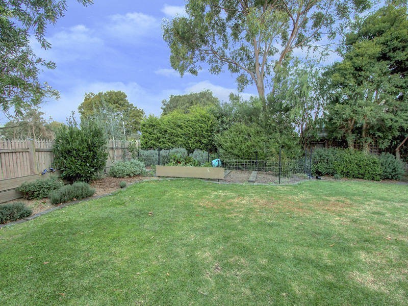 4 Golf Course Circle, Safety Beach VIC 3936