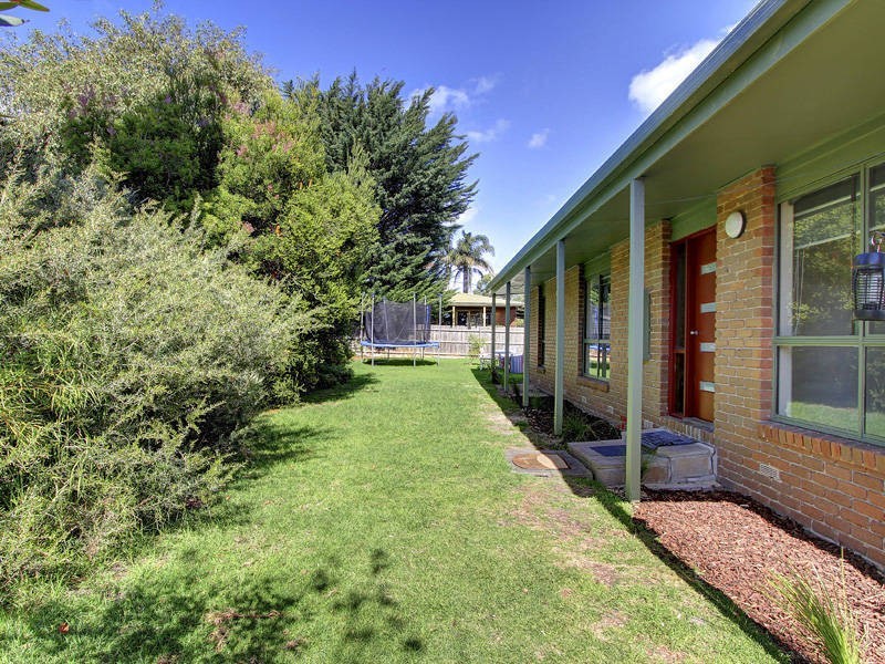 2/115 Austin Avenue, Mccrae VIC 3938