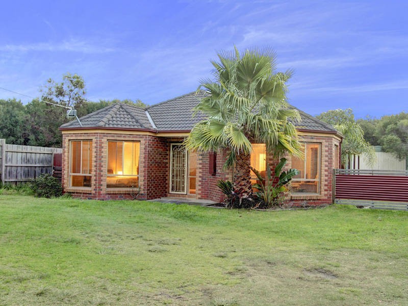 4 Carboor Street, Tootgarook VIC 3941