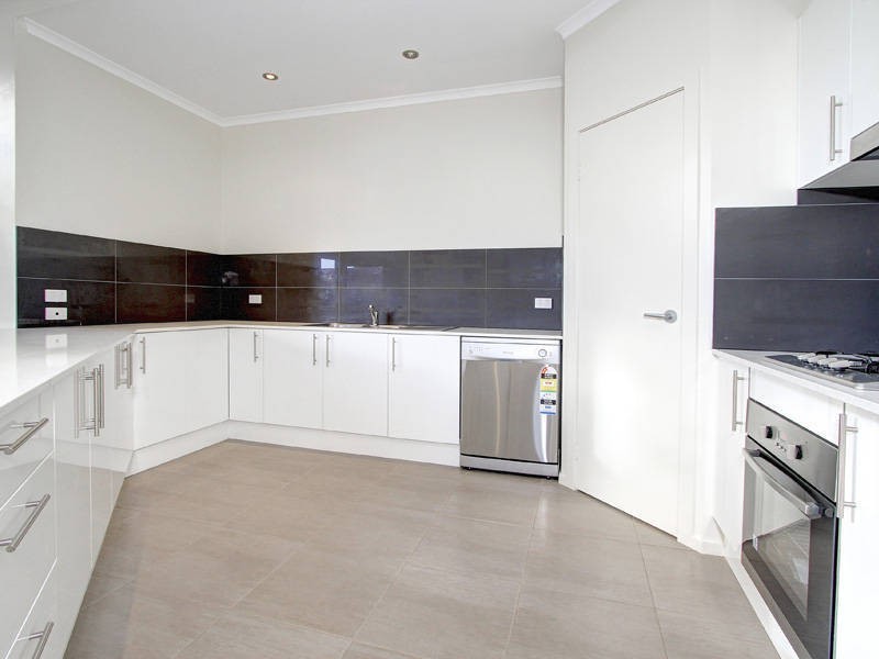 4 Karawa Close, Rosebud West VIC 3940