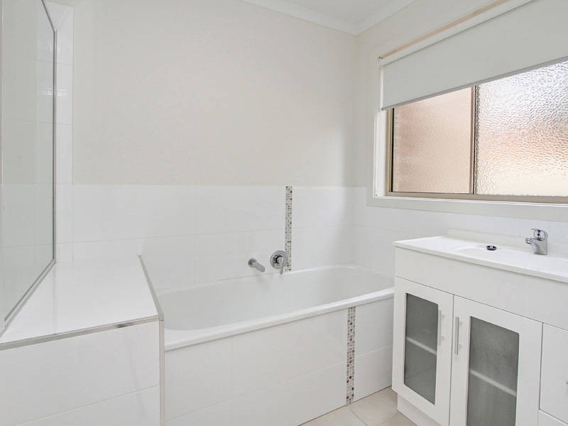 2/23 Grenville Grove, Rosebud VIC 3939