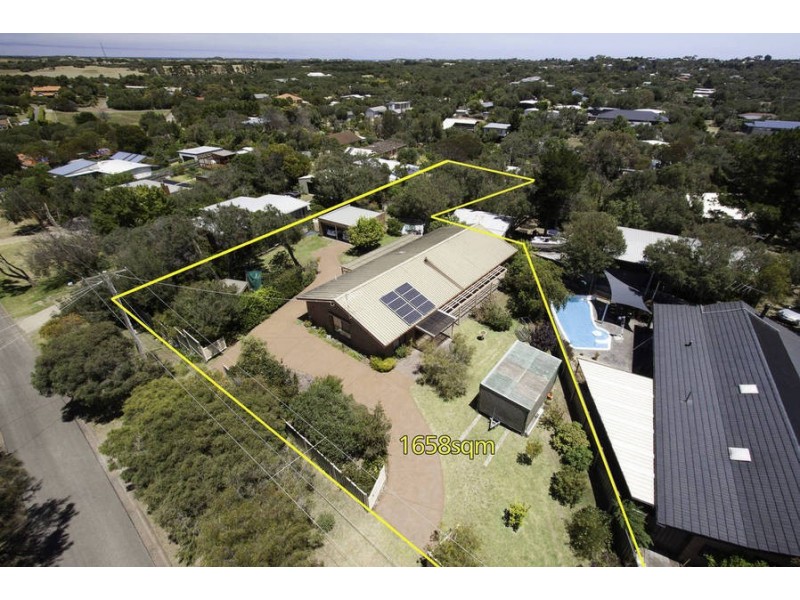 4 Hillview Avenue, Rye VIC 3941