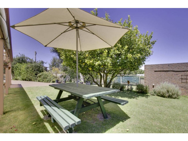 4 Hillview Avenue, Rye VIC 3941