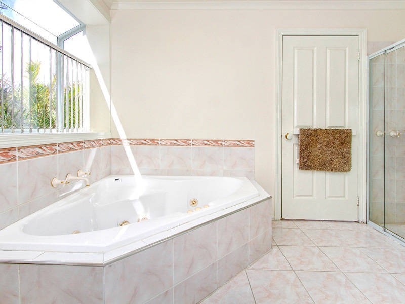 17 Valley Court (Off Country Club Drive), Safety Beach VIC 3936