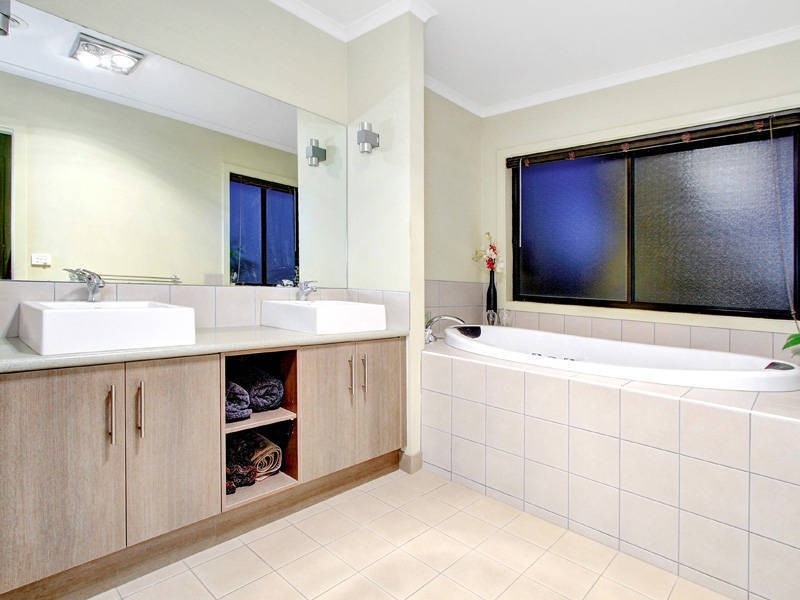 6 Parkedge Circuit, Rosebud VIC 3939