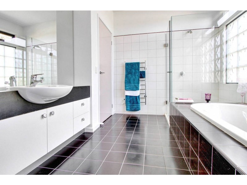 5 Cowley Street, Mccrae VIC 3938