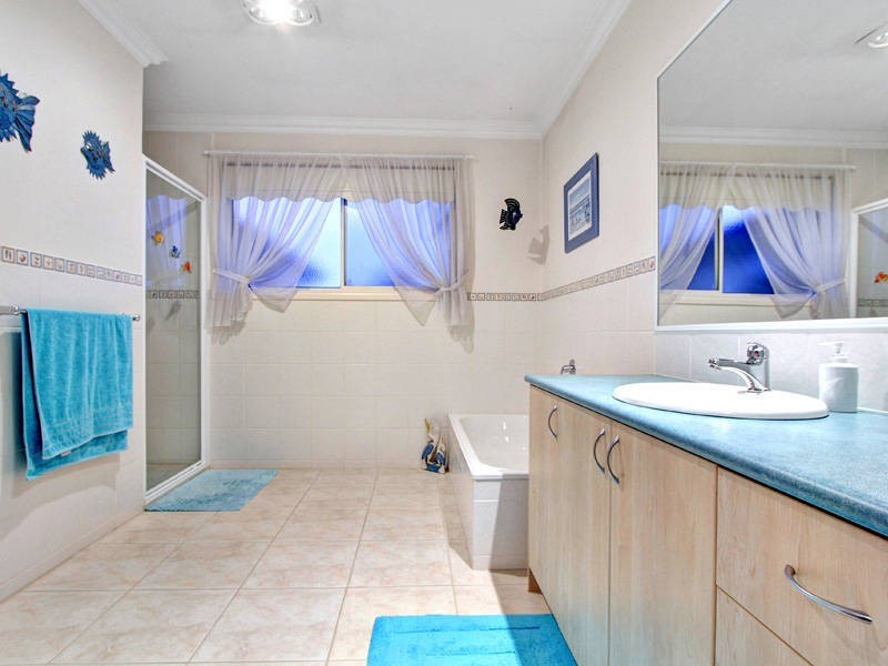 50 Lakeside Court, Safety Beach VIC 3936