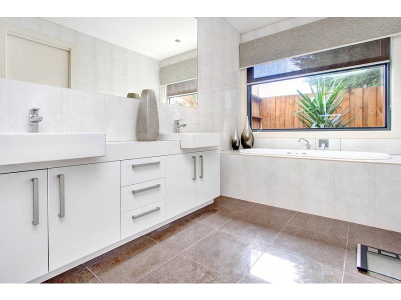 2/8 Permien Street, Dromana VIC 3936