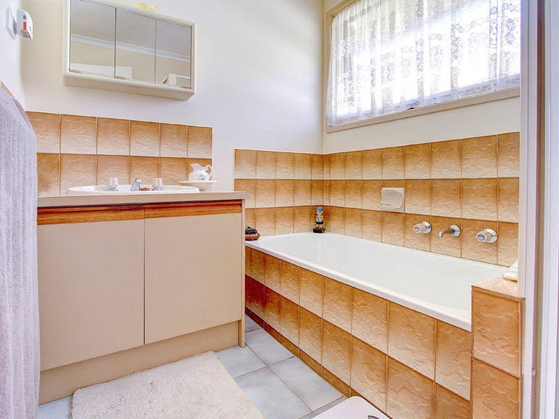 8 Rosebud Avenue, Rosebud VIC 3939