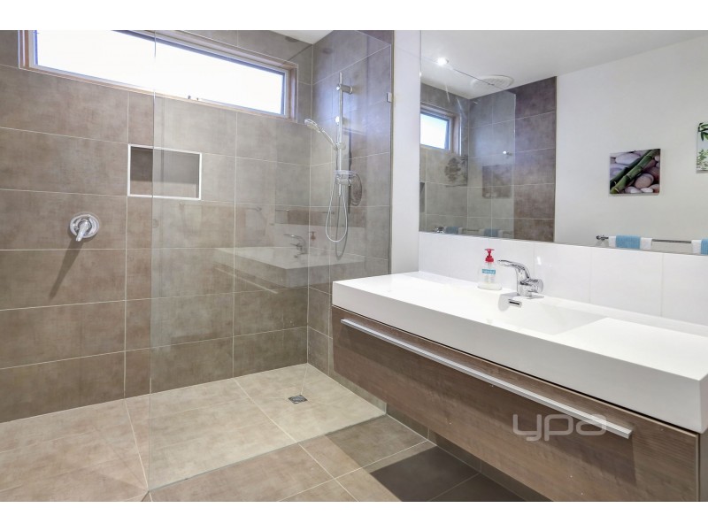 24 Nalong Street, Rye VIC 3941