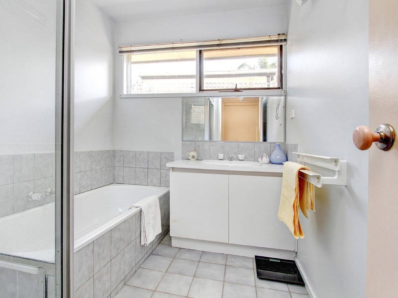 32 Hove Road, Rosebud VIC 3939