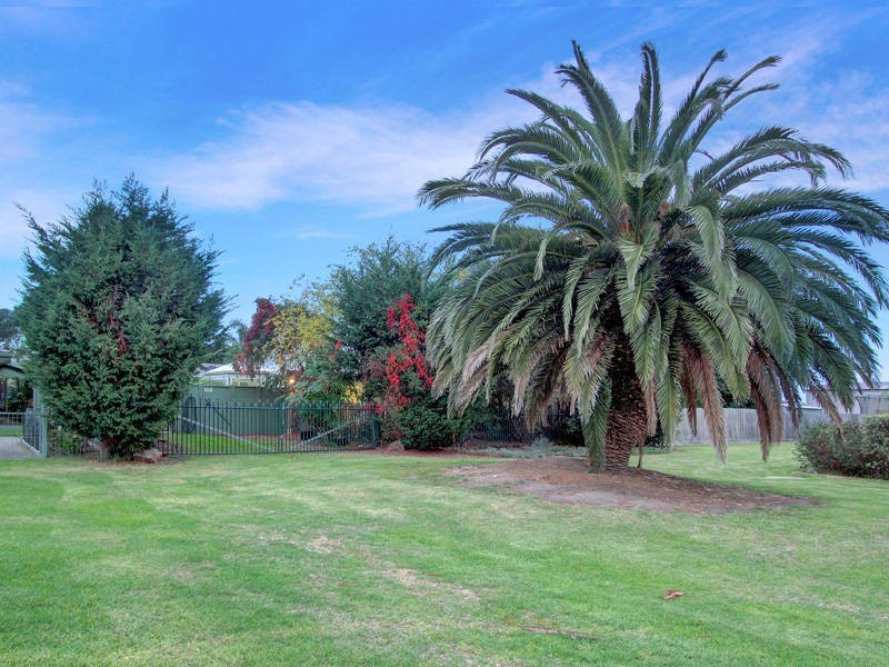 18 Fairway Drive, Safety Beach VIC 3936