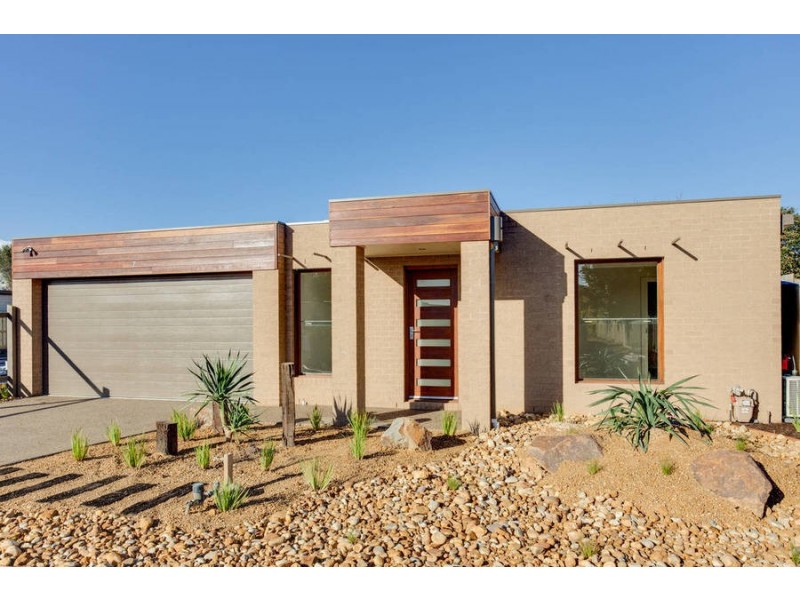 7 Karawa Close, Rosebud West VIC 3940