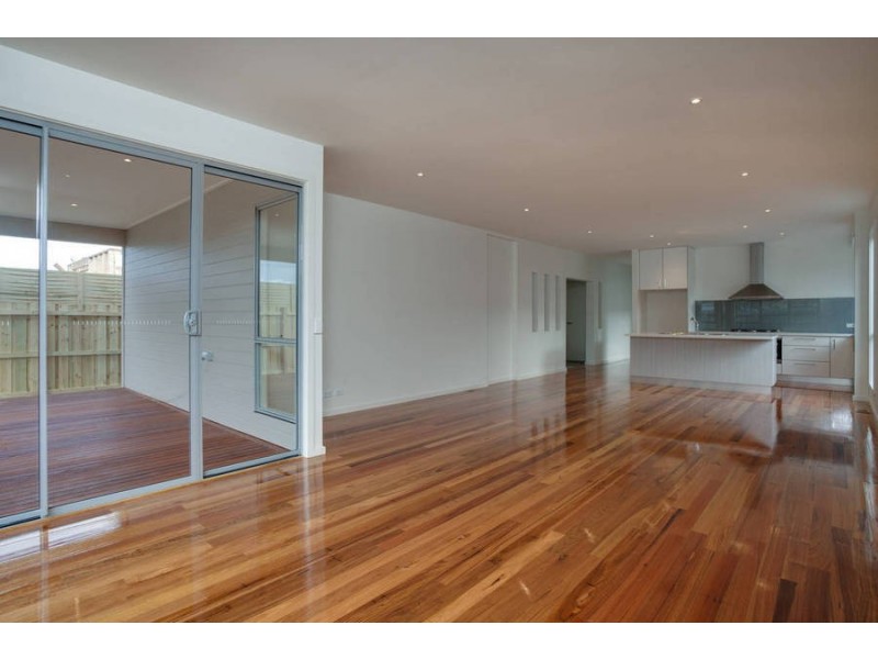 66 Warranilla Avenue, Rosebud VIC 3939