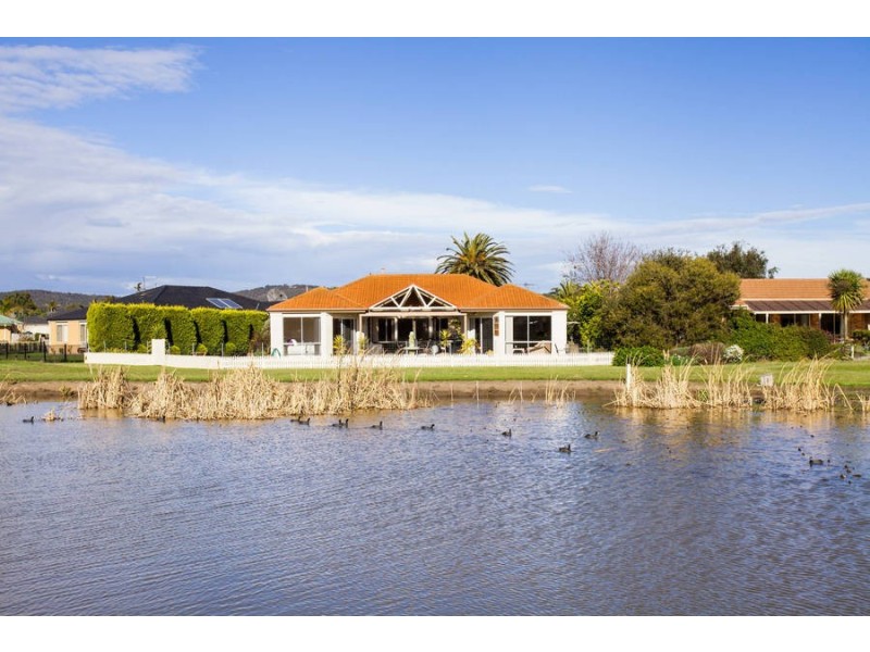 4 Mountain View Circle, Safety Beach VIC 3936