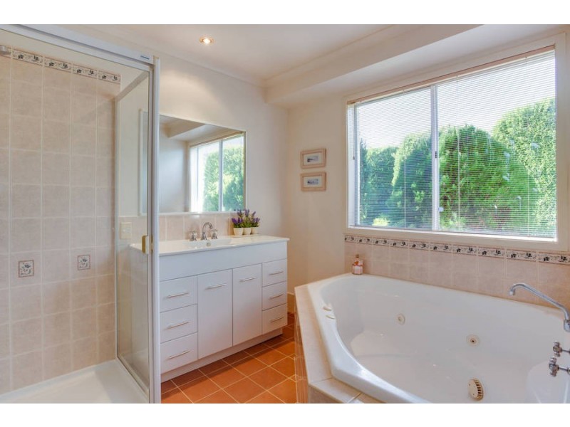 4 Mountain View Circle, Safety Beach VIC 3936