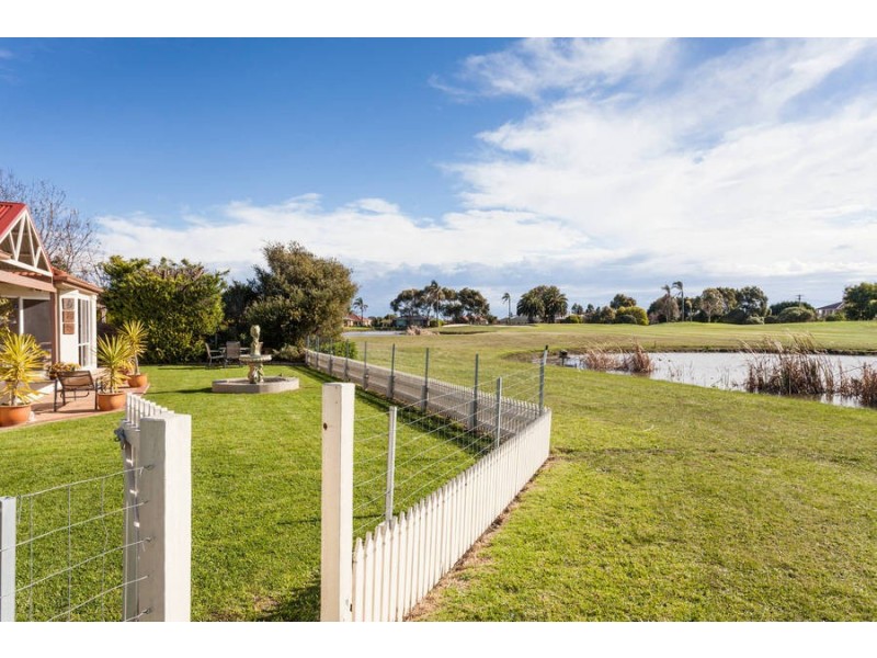 4 Mountain View Circle, Safety Beach VIC 3936