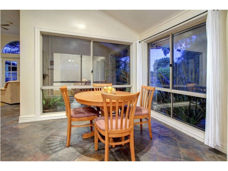 4 Golf Course Circle, Safety Beach VIC 3936
