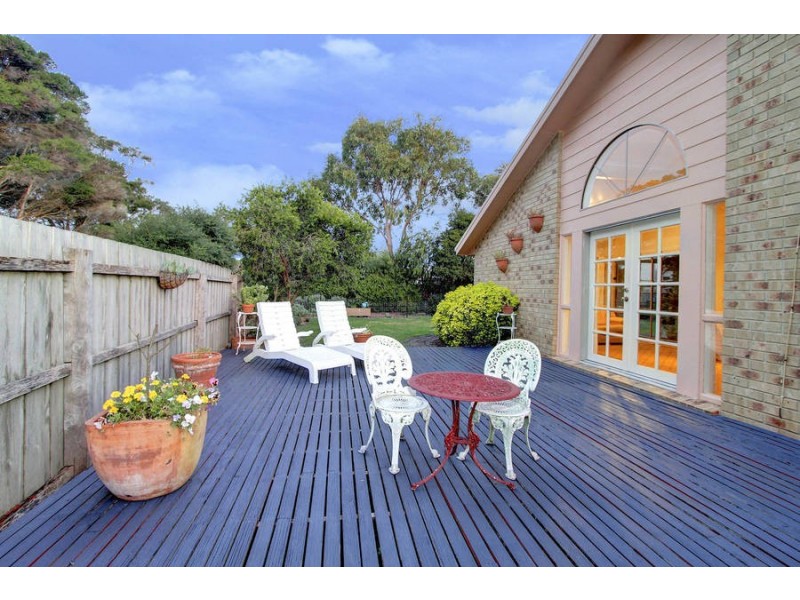 4 Golf Course Circle, Safety Beach VIC 3936